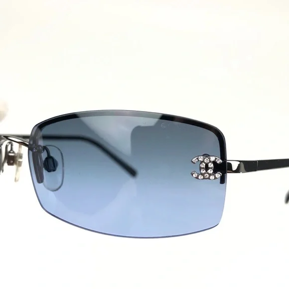 CHANEL Vintage Interlocking CC Logo Rhinestones Sunglasses display picture 1